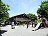 周辺：永田みなみ台公園　1400m　広く野球やサッカーを楽しめる広場やログハウスのある公園です。放課後は小学生が楽しく遊んでいます。 