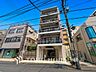 外観：生活利便に優れた住環境に立地し、ゆとりある生活が送れます。