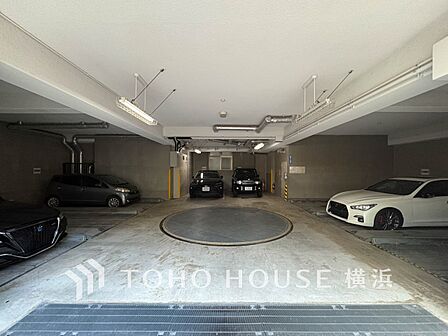 敷地内駐車場（空き状況はお問い合わせください）。