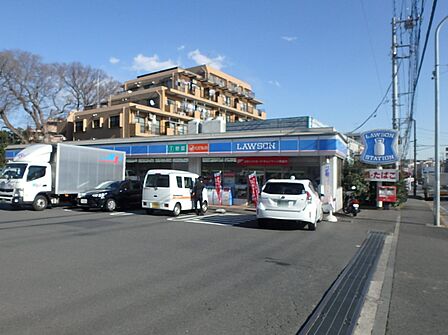 ローソン新港北宮原店 450m オリジナルブランド商品やホットスナック・コーヒーも人気です。