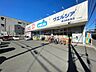 周辺：ウエルシア横浜綱島東店　500m　24時間営業のドラッグストア。薬屋に食品、日用品の品揃えも豊富。深夜も営業しているので心強いですね。 