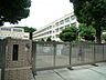 周辺：横浜市立新井小学校　500m　徒歩8分。小学校が近いのは子育てファミリーにもおすすめのポイント。 