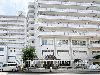 外観:表現された空間は豊かな光と風を纏い、暮らしの時間を豊かにしてくれます。 外観:表現された空間は豊かな光と風を纏い、暮らしの時間を豊かにしてくれます。