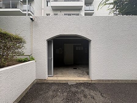 共同ごみ置き場。管理体制の行き届いた共同ごみ置き場はいつもきれいにされています。