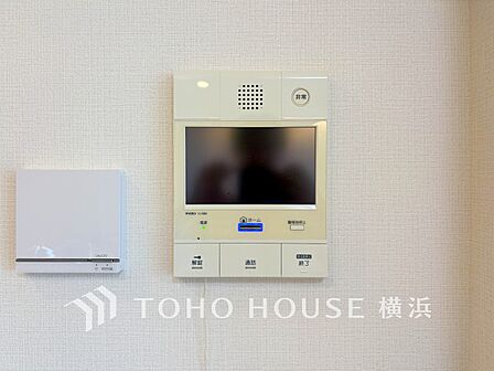 誰が来てもわかる様にモニター付きインターホンを設置。快適と安らぎを合わせた優しい設計。 