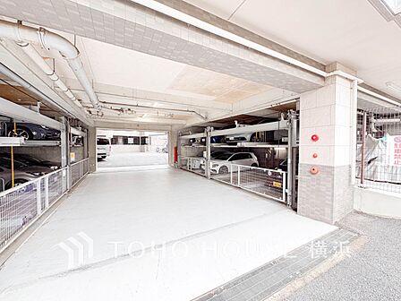 敷地内駐車場（空き状況はお問い合わせください）。
