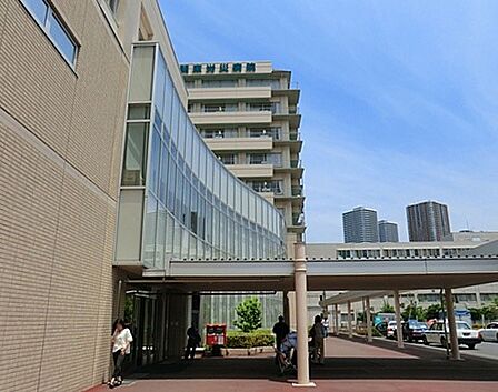 独立行政法人労働者健康福祉機構関東労災病院　1200m　24時間救急医療を実践、地域医療連携にも力を注ぎ高度医療、二次救急を重視した急性期型の総合病院。 