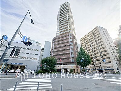 外観:表現された空間は豊かな光と風を纏い、暮らしの時間を豊かにしてくれます。 外観:表現された空間は豊かな光と風を纏い、暮らしの時間を豊かにしてくれます。