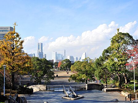 山下公園 600m 横浜ベイブリッジや港を行き交う船の眺めがロマンチックな誰もが知っている公園。
