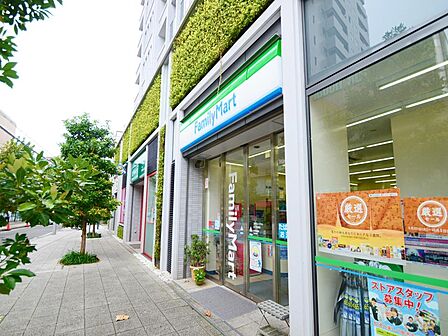 ファミリーマート山下町南店 300m 24時間営業ですので、急な買い物に便利です。