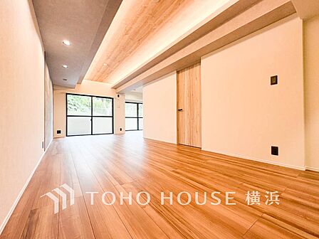 豊かな光が照らすこの場所は、たわいもない会話を楽しみ、ゆったりとした時間を過ごす場所。