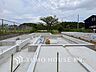 外観：街と住まいが心地よい暮らしを演出します。（2026年8月撮影）