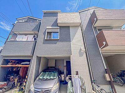 外観:爽やかな青空の下に贅沢なほどに降り注ぐ陽光、豊かな居住性と、クオリティが見事に調和した住空間。 外観:爽やかな青空の下に贅沢なほどに降り注ぐ陽光、豊かな居住性と、クオリティが見事に調和した住空間。