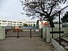 周辺：横浜市立白根小学校　850m　徒歩11分。小学校が近いのは子育てファミリーにもおすすめのポイント。 