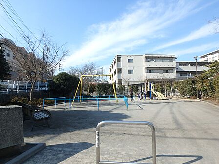 上の宮第二公園 97m 閑静な住宅街の中の公園は小さな子供達に大人気。いつもかわいい声で賑わっています。