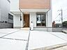 玄関：お住まいの顔となる玄関。住まう方のプライドを満たすクオリティを備えています。 