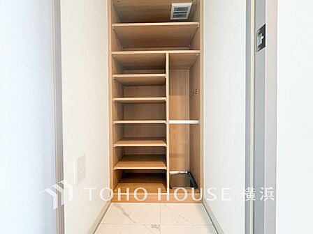 シューズインクローゼット完備でたくさんの靴をしっかり収納。