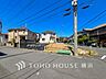 外観：街と住まいが心地よい暮らしを演出します。（2026年8月撮影）