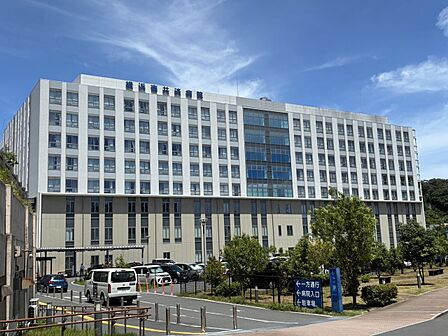 国家公務員共済組合連合会横浜南共済病院 1400m 内科、小児科、循環器科、外科、産婦人科などの診療科がある総合病院。健康診断などの受付も行っています。