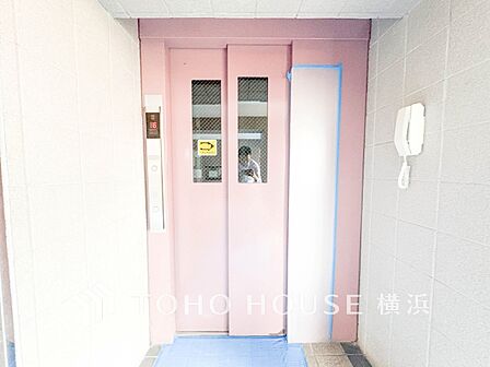 大きな荷物やお買い物帰りの重い荷物にも安心のエレベーター。