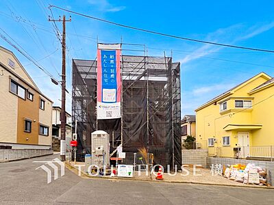 外観：暖かな陽光と爽やかな風がハーモニーを奏でる上質な空間を愉しむ暮らし。（2026年8月撮影）