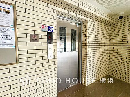 大きな荷物やお買い物帰りの重い荷物にも安心のエレベーター。