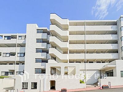外観:爽やかな陽光がもたらす光と風を贅沢なまでに感じる暮らしが始まります。 外観:爽やかな陽光がもたらす光と風を贅沢なまでに感じる暮らしが始まります。
