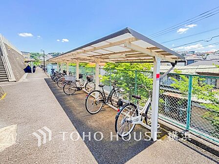 屋根付きの駐輪スペースは、雨風から大事な愛車を守ってくれます。