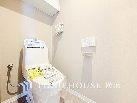 清潔感溢れるトイレ。落ち着いた空間で安らぎのひとときをお過ごしいただけます。