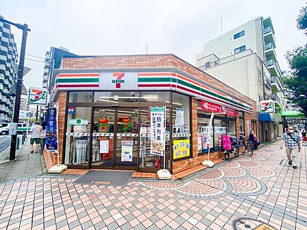 セブンイレブン横浜伊勢佐木町7丁目店 65m 近くにあるとちょっとした買い物にも便利ですね。