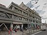 周辺：横浜市旭区役所　1300m　鶴ヶ峰駅徒歩7分。駐車場も設置され便利。庁舎4階の旭公会堂は地域住民のコミュニティスペースに。 