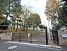 周辺：横浜市立山内中学校　1800m　徒歩23分。子育て世代に優しい落ち着いた住環境。 