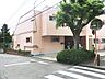 周辺：東洋英和女学院大学付属かえで幼稚園　900m　キリスト教に基づく理念で子どもたち一人一人の個性を生かした教育を行う幼稚園。   