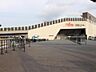周辺：富士通スタジアム川崎　800m　旧川崎球場。現在はアメリカンフットボールをはじめ、ラグビー、サッカーの試合に多く利用されています。   