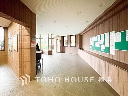 ゆとりあるエントランスロビーはお待ち合わせなどに便利。