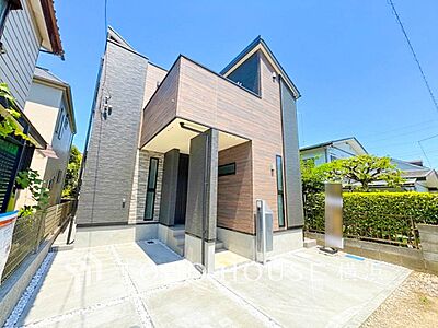 外観:表現された空間は豊かな光と風を纏い、暮らしの時間を豊かにしてくれます。 外観:表現された空間は豊かな光と風を纏い、暮らしの時間を豊かにしてくれます。