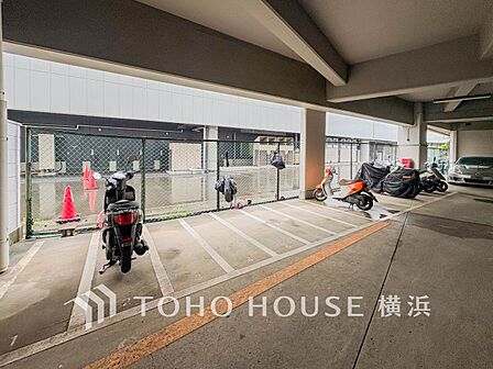 バイク置き場も完備してます。