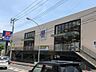 周辺：クリエイトエス・ディー横浜六ツ川店　1000m　日用品もあり薬の品揃えも豊富。冷凍・冷蔵食品・酒・たばこなども取り扱っています。 