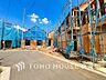 玄関：お住まいの顔となる玄関。住まう方のプライドを満たすクオリティを備えています。 （2026年9月撮影）