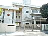 周辺：横浜市立岩崎小学校　850m　徒歩11分。小学校が近いのは子育てファミリーにもおすすめのポイント。 