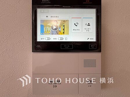 誰が来てもわかる様にモニター付きインターホンを設置。快適と安らぎを合わせた優しい設計。