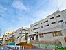 周辺：横浜市立飯島小学校　550m　徒歩7分。小学校が近いのは子育てファミリーにもおすすめのポイントです。 