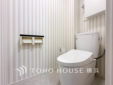 清潔感溢れるトイレ。落ち着いた空間で安らぎのひとときをお過ごしいただけます。