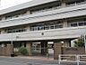 周辺：横浜市立浦島丘中学校　950m　徒歩12分。部活などで帰りが遅くなっても安心の距離感です。 