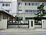 周辺：川崎市立平間小学校　170m　徒歩3分。小学校が近いのは子育てファミリーにもおすすめのポイント。 
