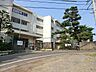 周辺：川崎市立南野川小学校　260m　徒歩4分。小学校が近いのは子育てファミリーにもおすすめのポイント。 