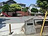 周辺：白幡西町公園　71m　ブランコや滑り台、砂場などお子様が楽しめる遊具と走り回れる広場があります。 
