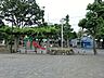 周辺：市場公園　550m　閑静な住宅街の中の緑に囲まれた公園。カラフルな複合遊具などお子様が楽しめる遊具などがあります。   