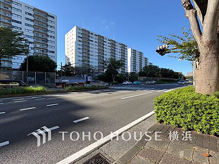 生活利便に優れた住環境に立地し、ゆとりある生活が送れます。