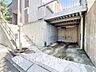駐車場：雨や紫外線から大切な愛車を守る地下車庫はセキュリティ面も安心です。